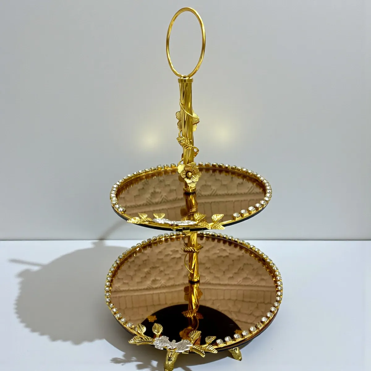 Présentoir Doré à Deux Niveaux avec Fleurs & Cristaux